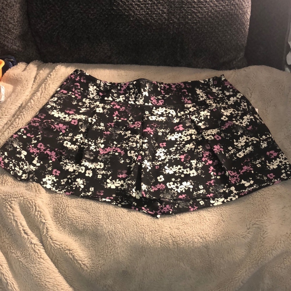 NWT Elle Dress Shorts, size 14